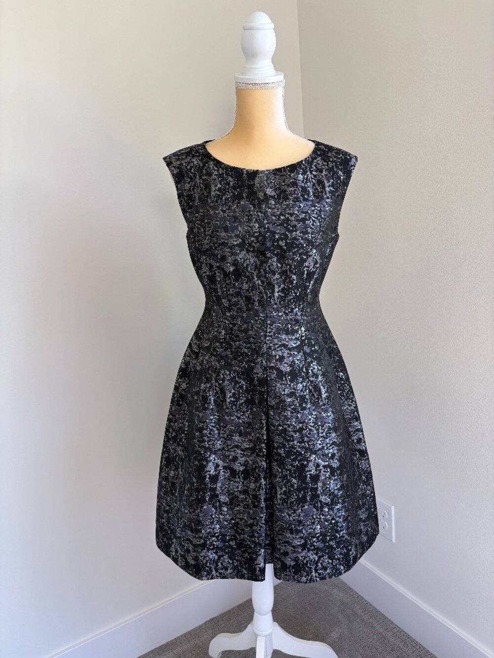 NEW Anne Klein Size 6 Metallic Gray Black Sleeveless Cocktail Dress Fit & Flare